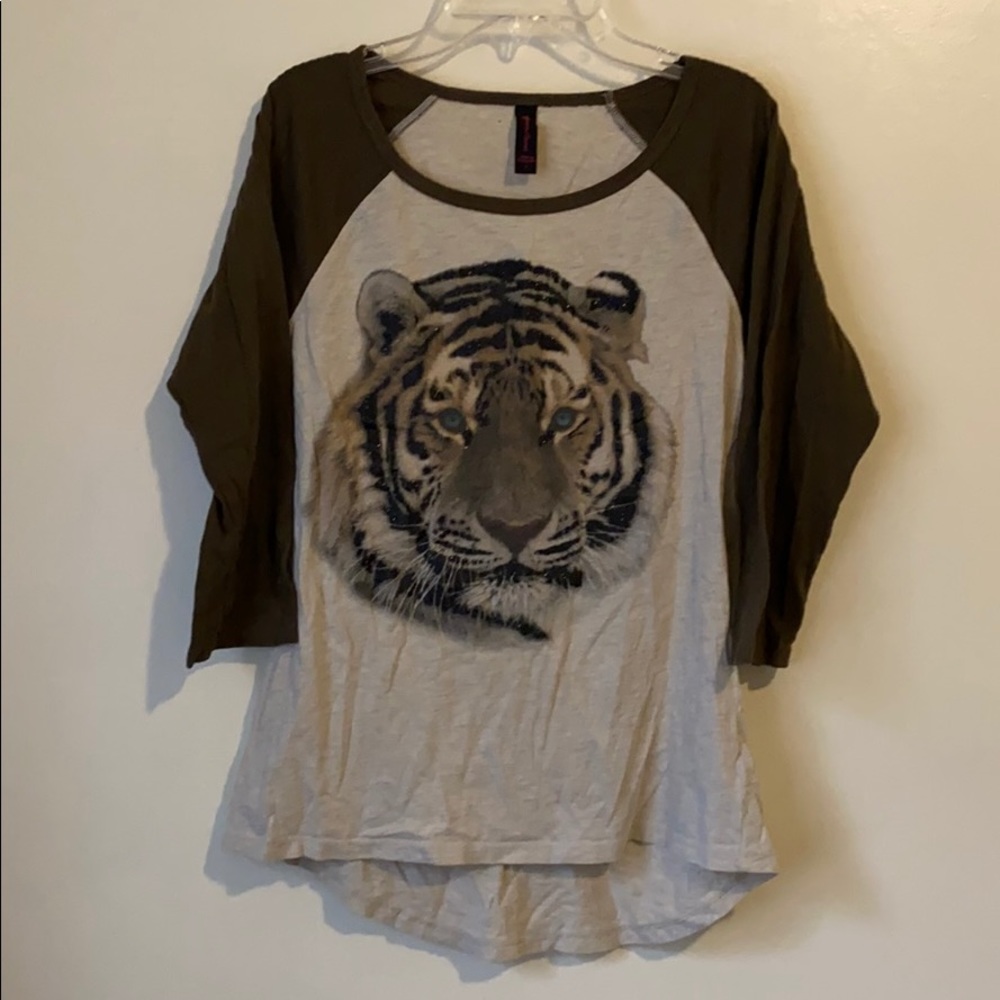 Tiger tee size L